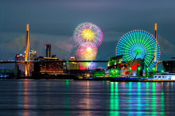大阪港の夜景と淀川花火