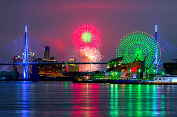 大阪港の夜景と淀川花火
