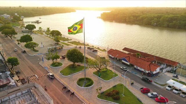 Fim de tarde na orla da cidade de Barcarena no Par&aacute;