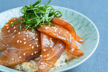 はまちの漬け丼