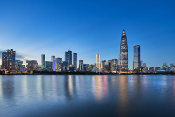 Naklejka premium Shenzhen skyline at night