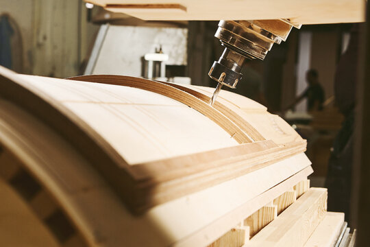 Machine with computer numerical control for cutting wood with various router bits.