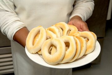 Ready-to-serve pandebonos plate, traditional Colombian cheese bread, authentic bakery presentation
