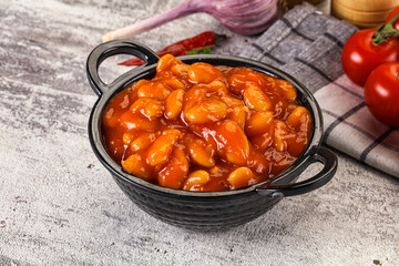 Baked kidney with tomato sauce