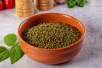 Raw dry green mash bean