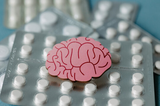 Pink brain with pills. Awareness of brain diseases. Prevention od dementia