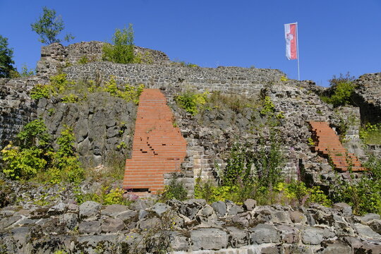 Ruine Osterburg bei Bischofsheim in der Rh&ouml;n, Biosph&auml;renreservat Rh&ouml;n, Landkreis Rh&ouml;n-Grabfeld,  Unterfranken, Franken, Bayern, Deutschland