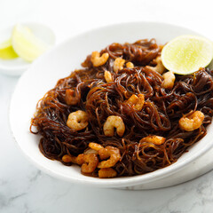 Shrimp noodles with lime