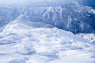 厳冬期の真っ白な荒島岳の樹氷