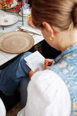 Baby shower setup with pastel balloons, cake and wrapped gifts on a cozy table, soft natural light and copy space&mdash;perfect for invitations and social posts.