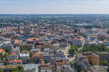 Obraz premium Ausblick auf die schwäbische Bezirkshauptstadt Augsburg rund um die Bahnhofstraße und den Königsplatz