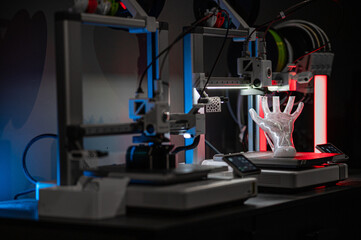 An Innovative Advanced 3D Printing Setup Featuring a Hand Model for Creative Applications and Design