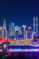 中国の重慶の光輝くとても美しい夜景A stunningly beautiful night view of Chongqing, China, illuminated with lights.