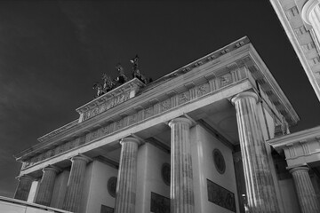 Fototapeta premium Beautiful black and white shot of a section of the Brandenburg Gate in Berlin, Germany