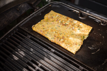 Omelette auf der Grillplatte