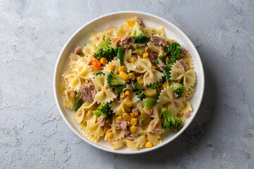 Pasta salad with tuna and vegetables