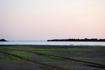 Fr&uuml;h am Morgen, der Strand ist fast menschenleer.