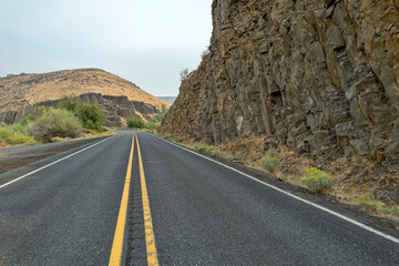 Highway 821 runs next to ancient volcanic rock formations near Roza, Washington, USA © davidrh