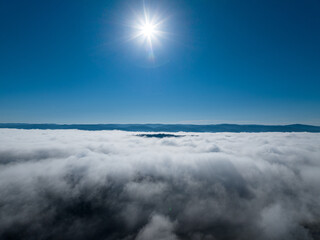 Obraz premium Sun above cloud inversion, Cranberry Glades WV