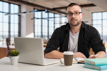 Obraz premium Smart businessman thinking with computer in office
