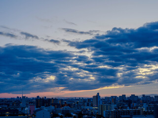 都市の夜明け　神戸市東灘区のビルの高層より芦屋大阪方面の景観