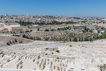 Obraz premium A beautiful panoramic view of Jerusalem on a sunny day. Religion and history.