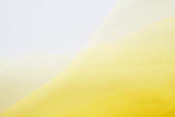 黄色の薄い布