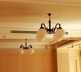 大広間の室内灯