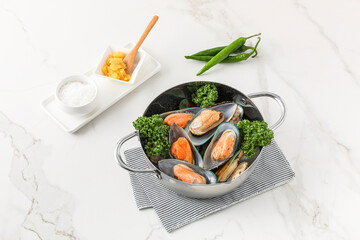 여러개의 삶은 홍합