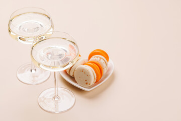 Pairing of champagne and delicate macaroons