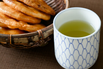 煎餅と日本茶