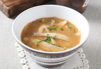 A warm Japanese-style miso soup made with king oyster mushrooms, combining deep umami flavor and soft texture. Crafted by Master Chef Hanshunseop. Photographed in Korea.