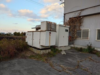 非常用自家発電設備と変電設備