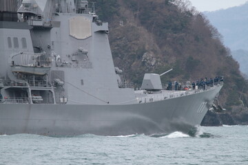 出航する護衛艦あたご