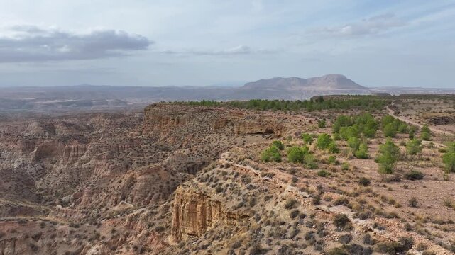 geolog&iacute;a y paisaje des&eacute;rtico con badlands