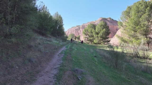 valle con vistas a badlands y paisaje desertico