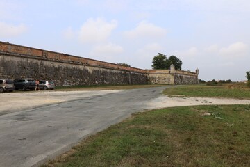 Anciennes fortifications, anciens remparts, village de Brouage, département de la Charente...