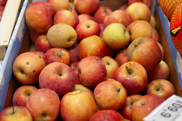 apples in a box
