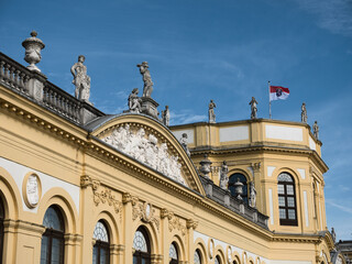The castle in Kassel with ornaments and statues while the Hessian state colors can be seen in the background