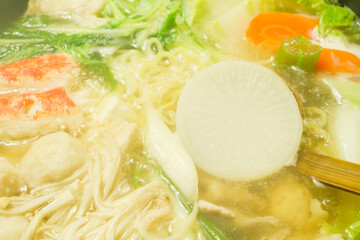 A hot pot dish simmered with vegetables like green onions, daikon radish, and carrots, along with crab and chicken—a famous winter delicacy in Japan.