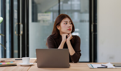 Concerned puzzled asian freelance worker woman looking at laptop with confused hand gesture. Frustrated worried computer user getting bad news, job technology failure, feeling shock, stress.
