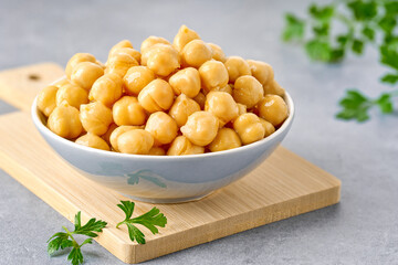  Cooked chickpeas in ceramic bowl
