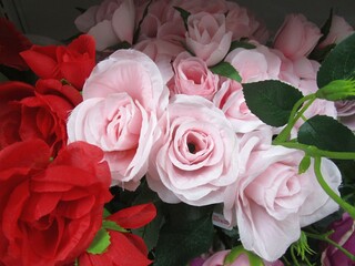 カラフルな造花の花束