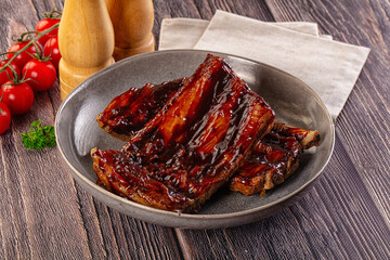 Grilled pork ribs with barbecue sauce