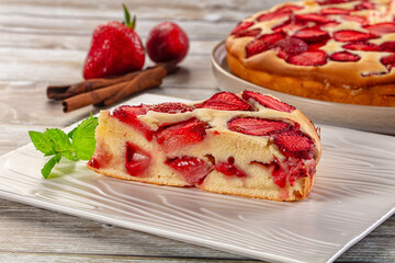 Strawberry pie tart served mint