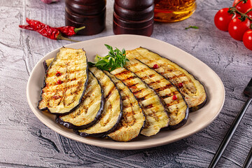 Hot grilled eggplant slices snack