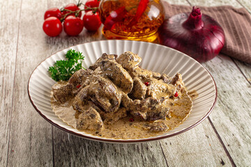 Stewed chicken liver with cream
