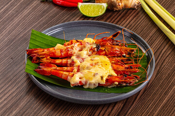 Baked tiger prawns with cheese