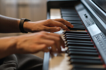 Obraz premium Musician Plays Piano Indoors, Showcasing Skill and Creativity in a Cozy Atmosphere During Evening Hours