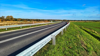 Droga w terenie wiejskim 